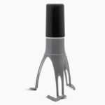 Automatska miješalica hrane crno sive boje.